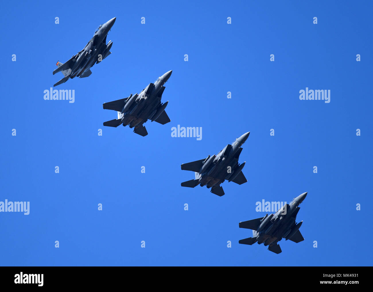 Quatre U.S. Air Force F-15E Strike Eagles du 389e Escadron de chasse, Mountain Home Air Force Base, Texas, survoler la Base aérienne Tyndall, en Floride, le 3 novembre 2017. Mountain Home AFB envoyé actifs à la Tyndall pour participer à l'exercice drapeau à damiers 18-1 et lutter contre Archer. (U.S. Air Force photo par un membre de la 1re classe Ésaïe J. Soliz/libérés) Banque D'Images
