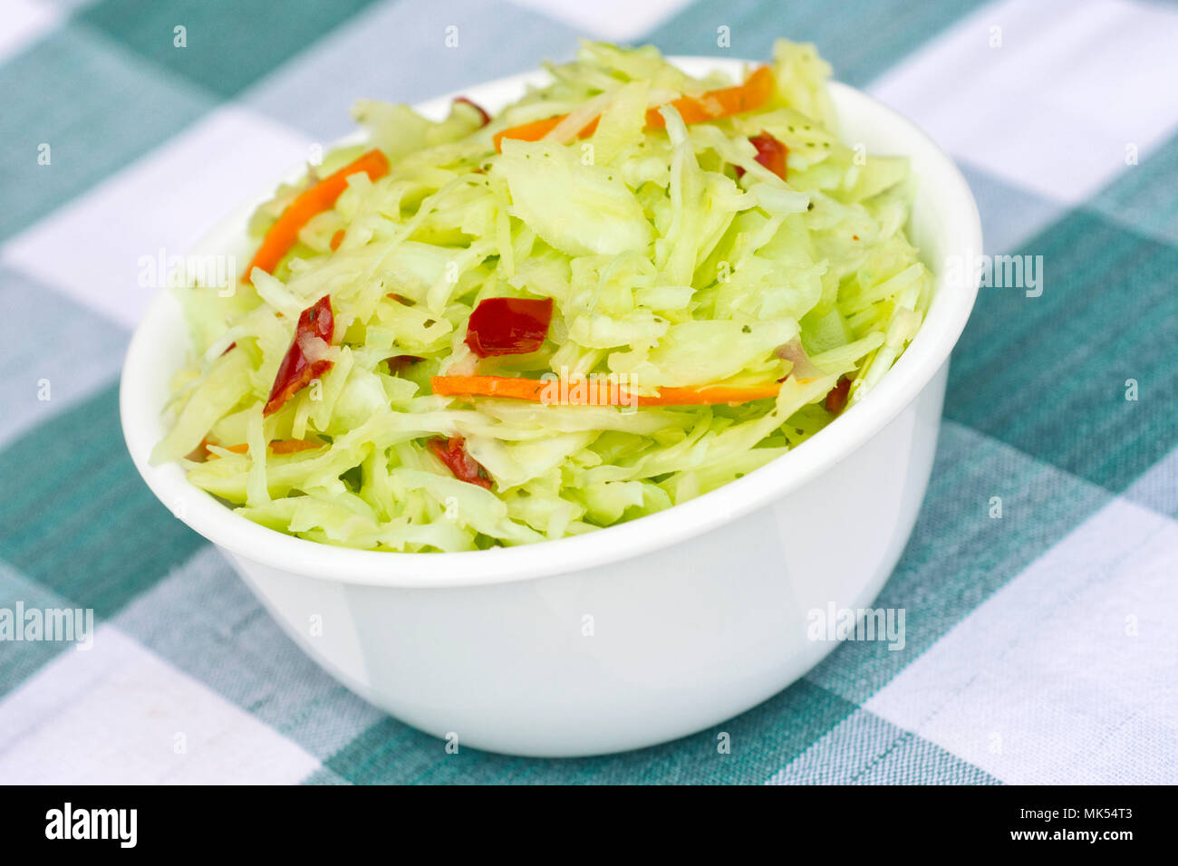Bol à salade de chou blanc, avec la salade de chou Banque D'Images