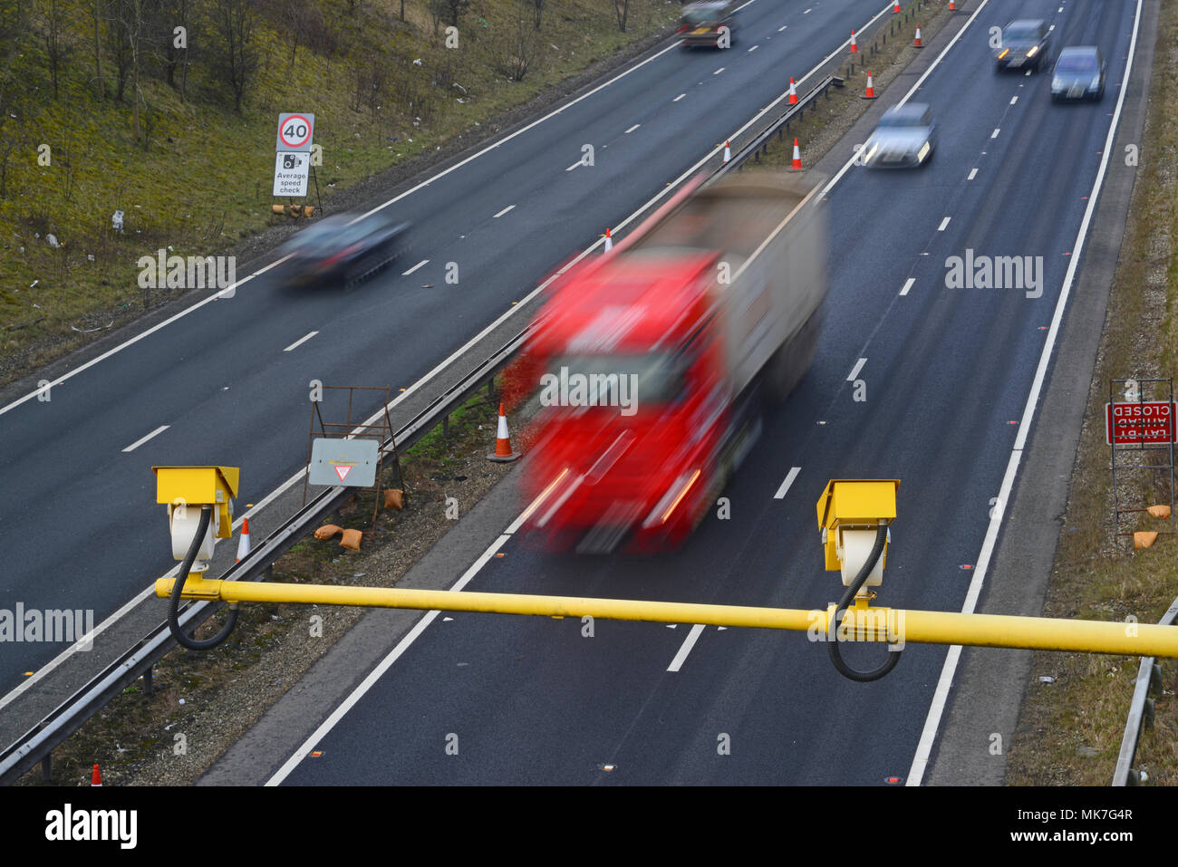 Le trafic passant la vitesse moyenne sur des caméras travaux leeds yorkshire royaume uni Banque D'Images