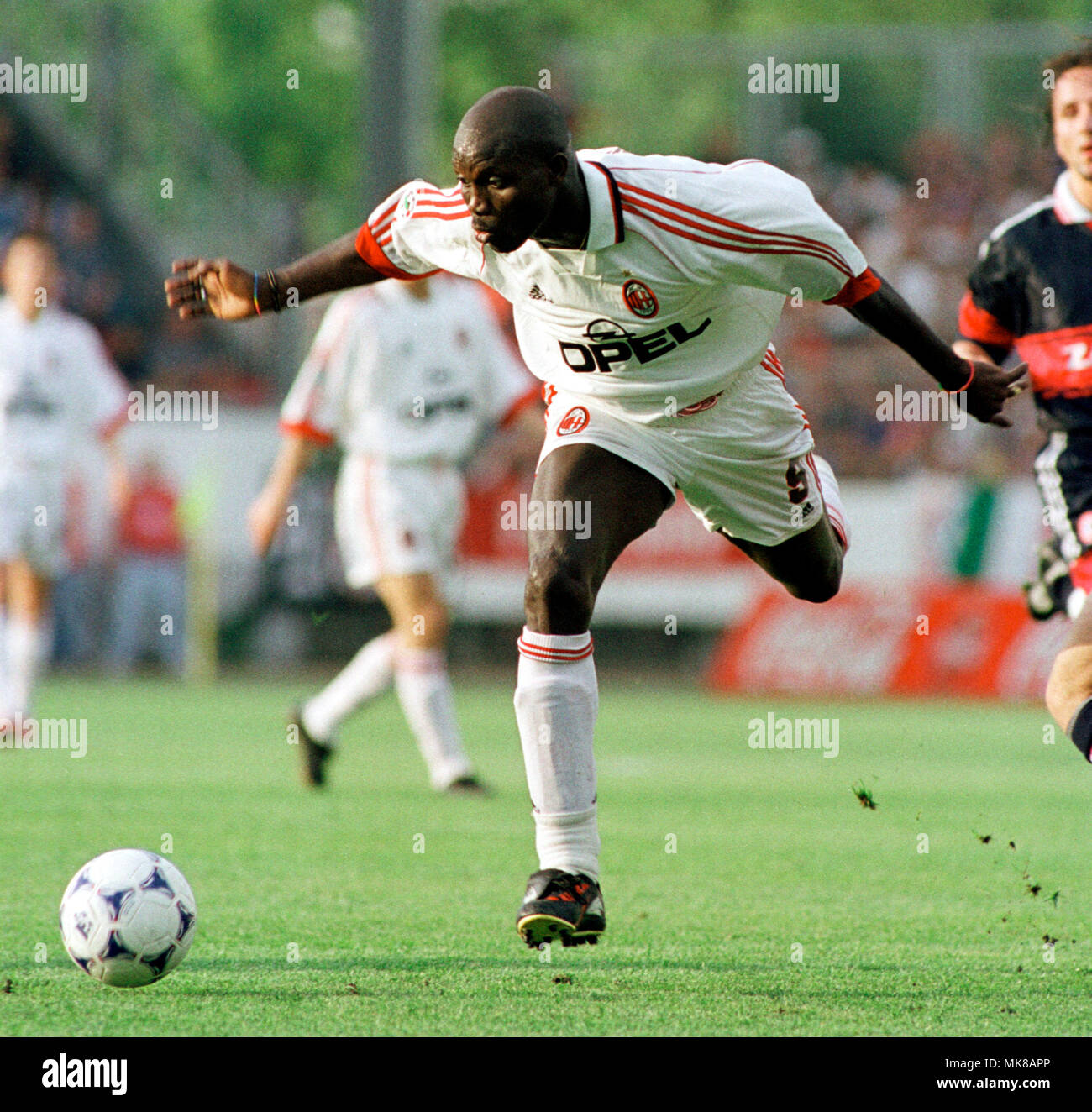 Football : Stadion am Bruchweg Mainz Allemagne 31.05.1999, match amical FC Bayern München (Munich, Germany) contre l'AC Milan (Milano) --- George Weah (Milan) Banque D'Images