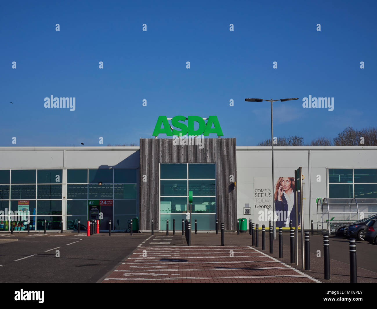 L'avant de l'Asda Superstore à la périphérie d'Arbroath, prêt pour la fusion de Sainsbury's. Angus (Écosse). Banque D'Images