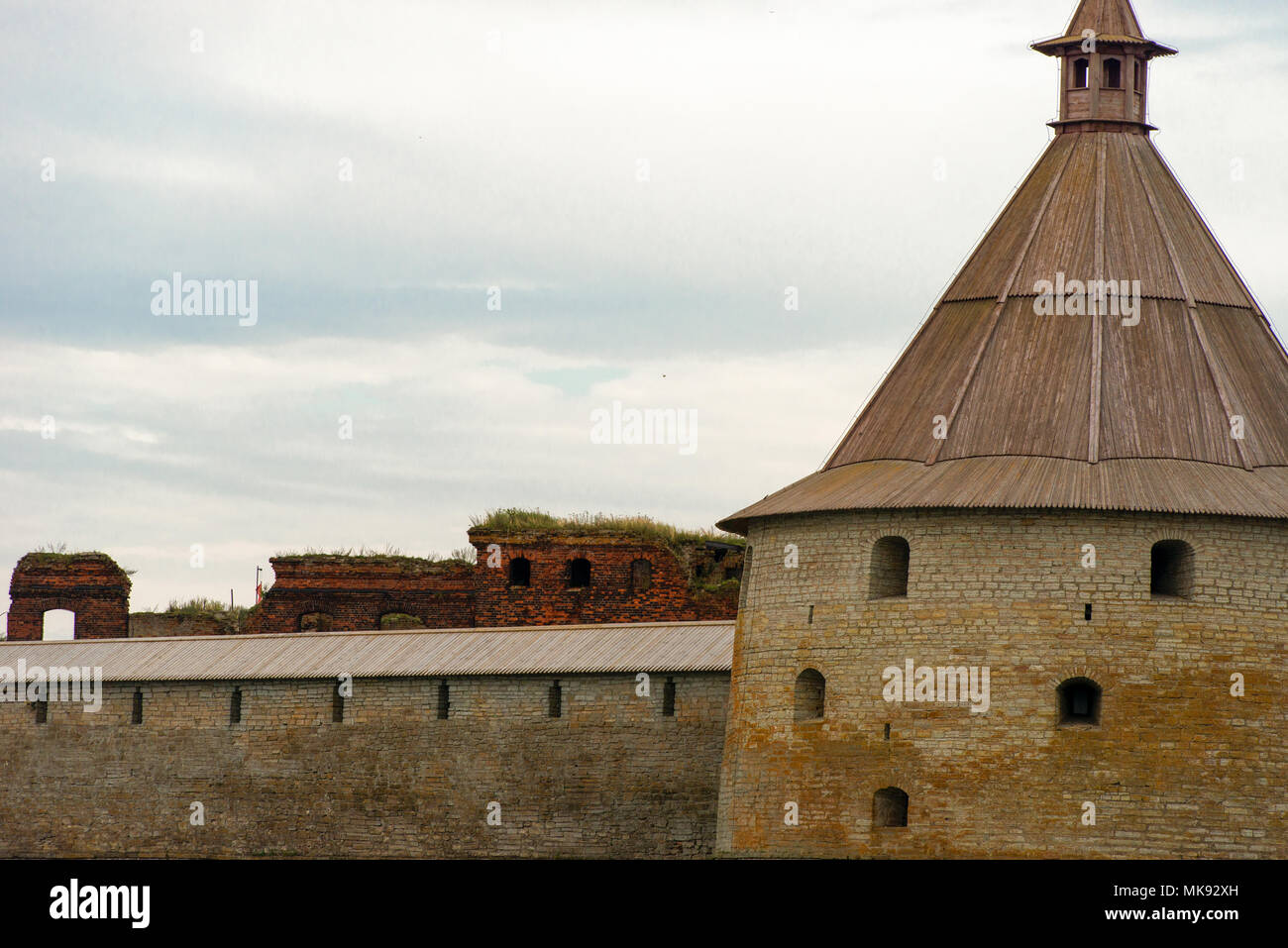Dans la forteresse de la source du fleuve Neva, la Russie, l'Shlisselburg : forteresse Oreshek. Structure défensive russe médiévale et la prison politique. Fortress Banque D'Images