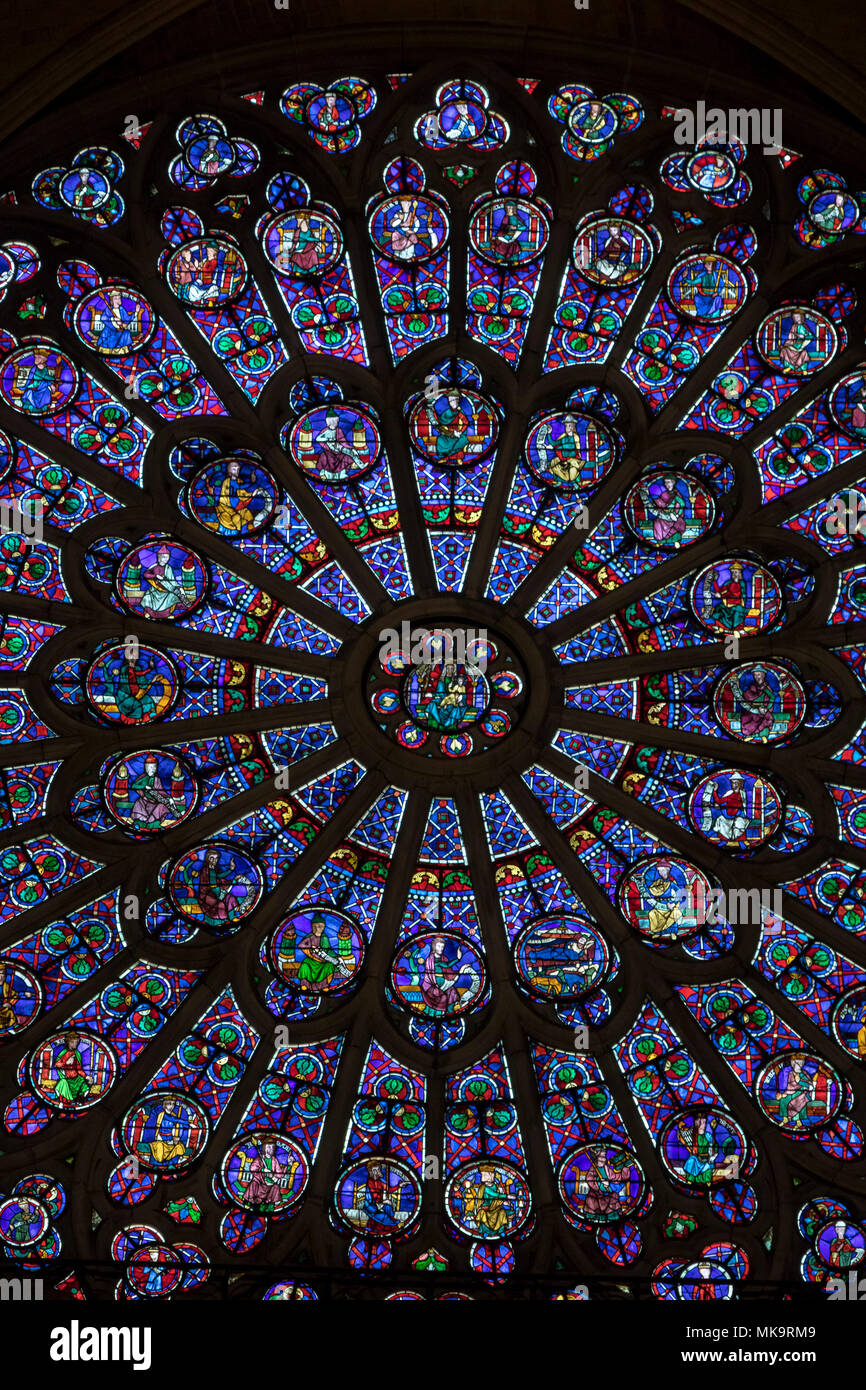 Rosace de vitraux du transept nord, la cathédrale de Notre-Dame de Paris , France Banque D'Images