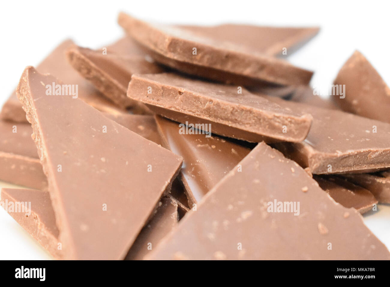 Pile de triangles de chocolat au lait Banque D'Images