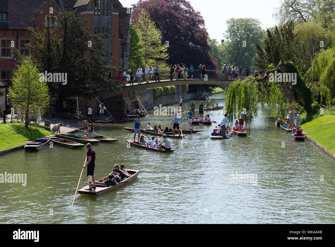 Cambridge, UK. 7 mai, 2018. Les touristes profiter les vacances de soleil le long de la rivière Cam à Cambridge, Angleterre. ) CamNews / Alamy Live News Banque D'Images