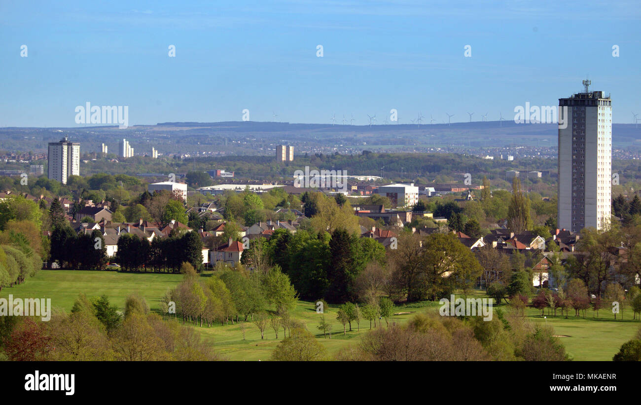 Glasgow, Scotland, UK 7 mai. UK : Météo : temps d'été ensoleillé sur le sud de la ville pour les vacances de banque. Ciel bleu et temps chaud plus knightswood golf course et les tours de la ville. Gérard Ferry/Alamy news Banque D'Images