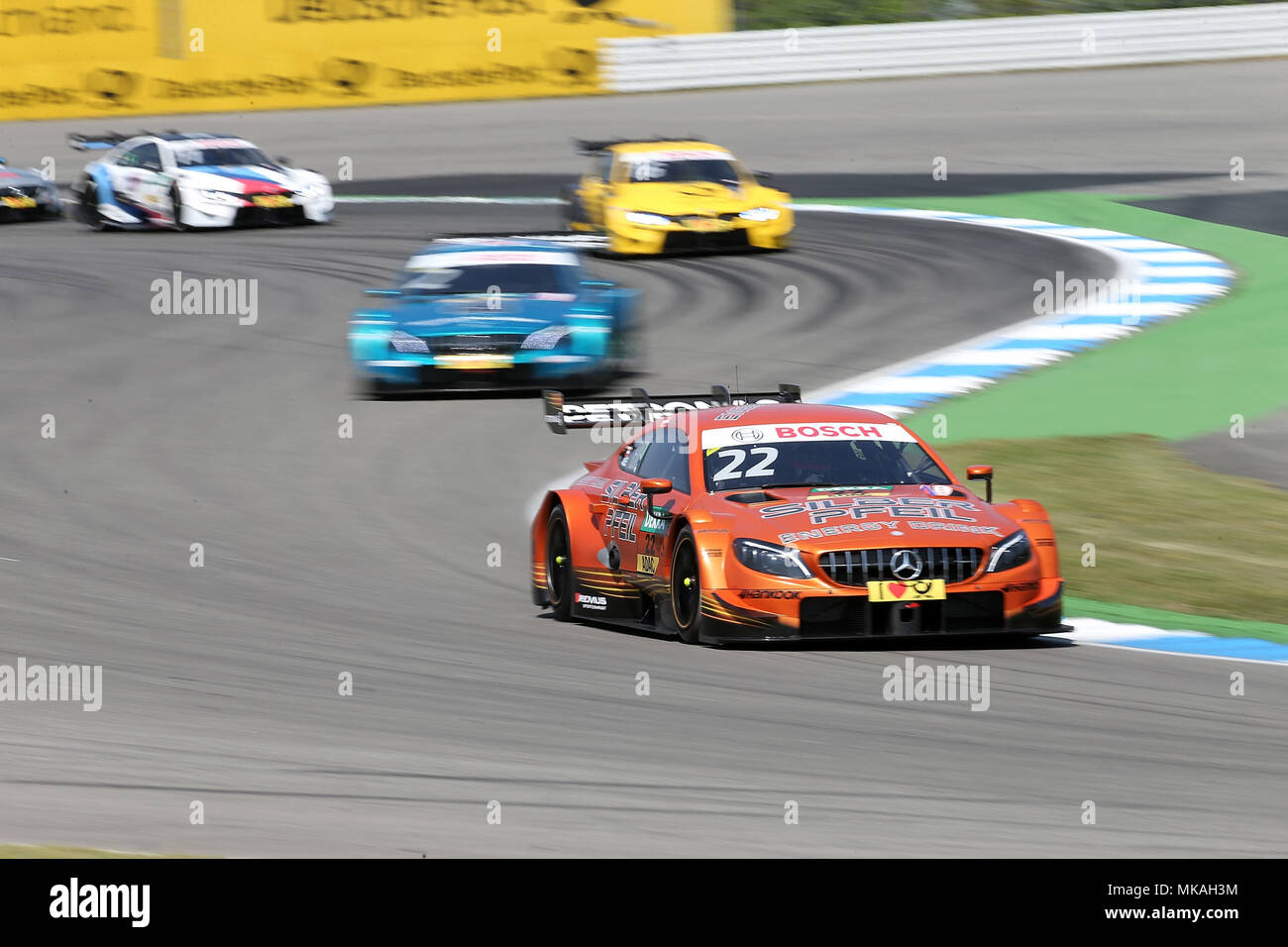 05.05.2018, Hockenheim, Hockenheim DTM, 2018, 1.Lauf Hockenheim,04.05.-06.05.2018 , im Bild Lucas Auer (AUT# 22) l'énergie Silberpfeil Motorsport Mercedes-AMG, Mercedes-AMG C 63 DTM, Gary Paffett (GBR# 2) Mercedes-AMG Petronas Motorsport, Mercedes-AMG C 63 , DTM Timo Glock (DEU# 16) BMW Team RMR, la Deutsche Post BMW M4 DTM Photo : Cronos/Hasan Bratic Banque D'Images