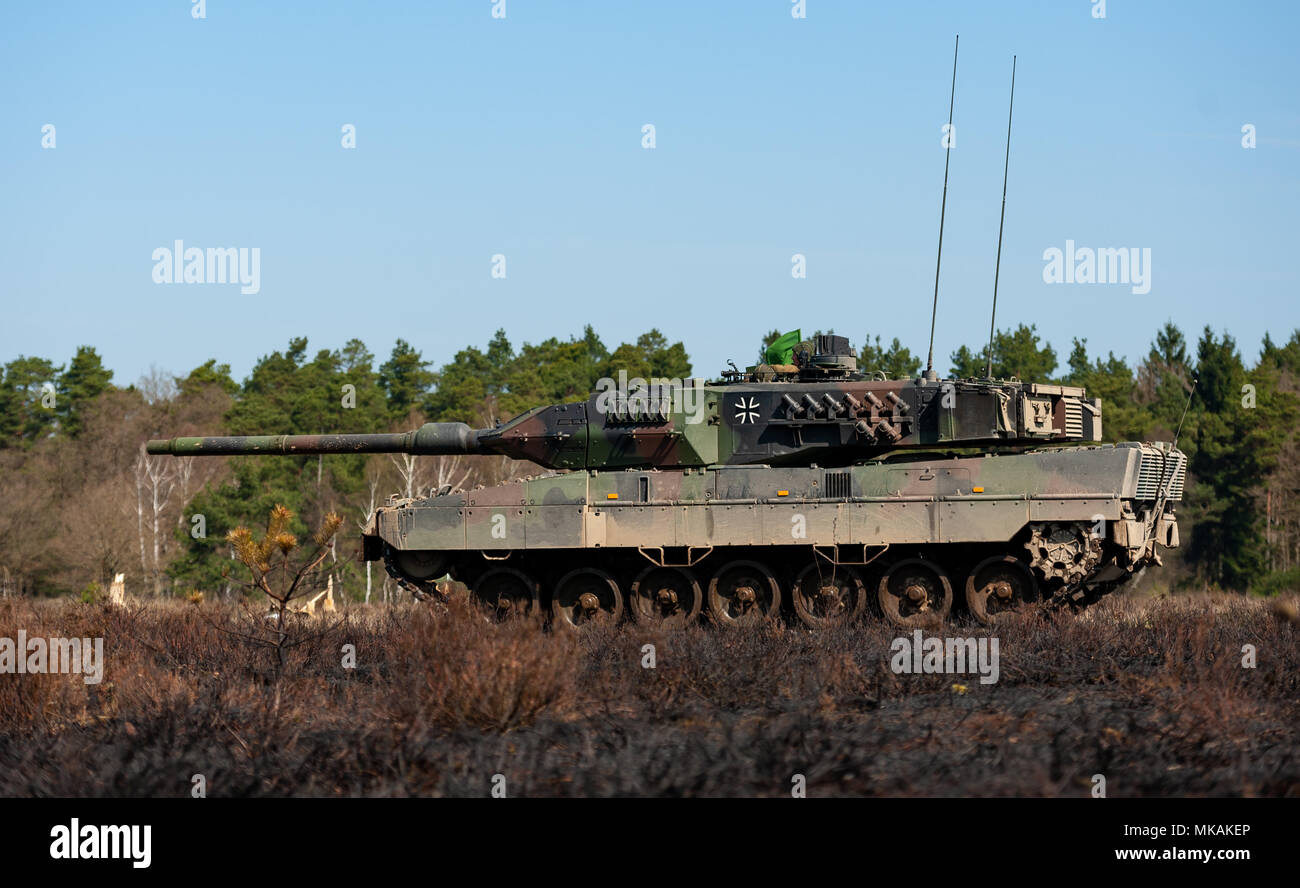 19 avril 2018, l'Allemagne, de Munster : un réservoir du modèle Leopard 2 A7 durs autour des terrains d'entraînement de la Bundeswehr. Photo : Philipp Schulze/dpa Banque D'Images