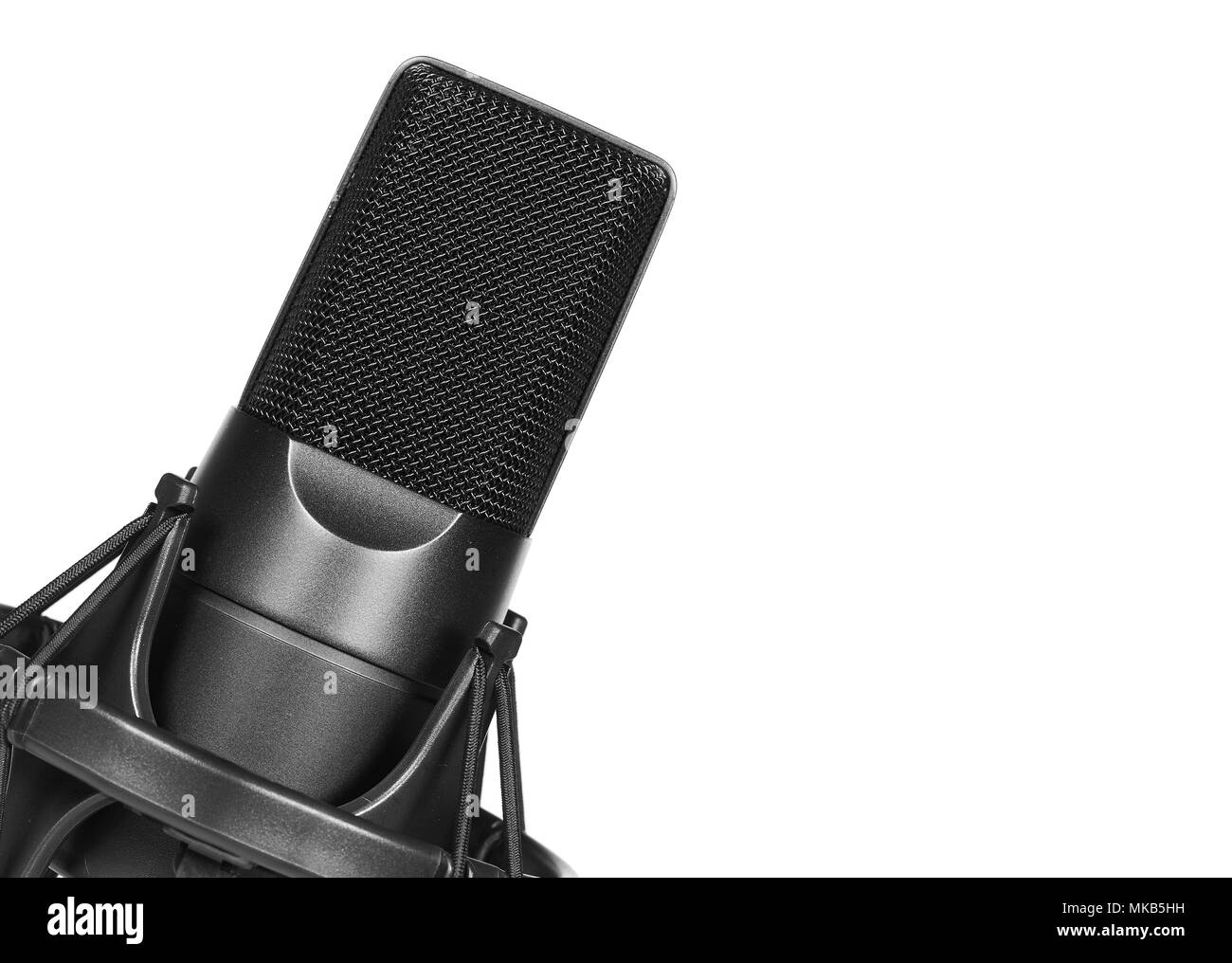 Microphone à condensateur de Studio close up. isolé sur fond blanc Banque D'Images