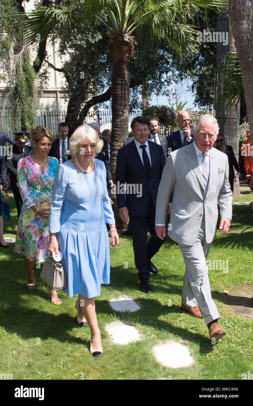 Le Prince de Galles et la duchesse de Cornouailles sont accueillis par Christian Estrosi, maire de Nice, et sa femme Laura Tenoudji, à mesure qu'ils arrivent à la Villa Masséna, à Nice, en France, pour l'accueil officiel au début de leur visite officielle en France. Banque D'Images