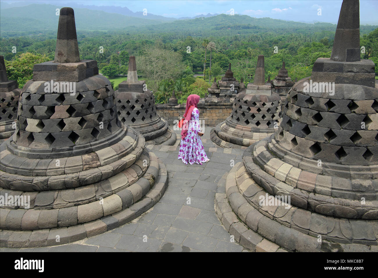 Femme musulmane visiteur Borobudur Java Indonésie Banque D'Images