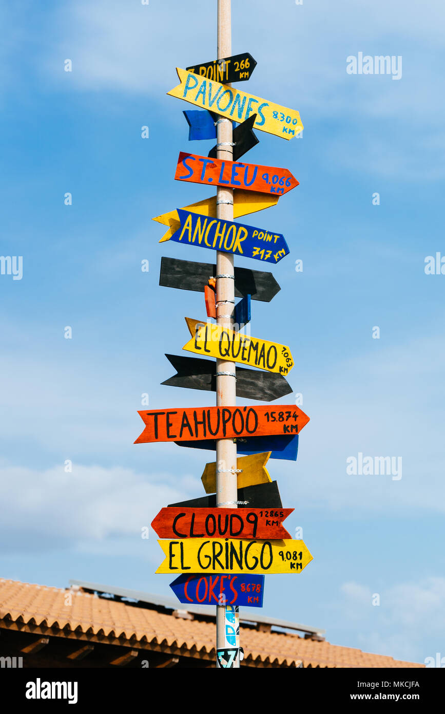 Panneau avec points de surf autour du monde Banque D'Images