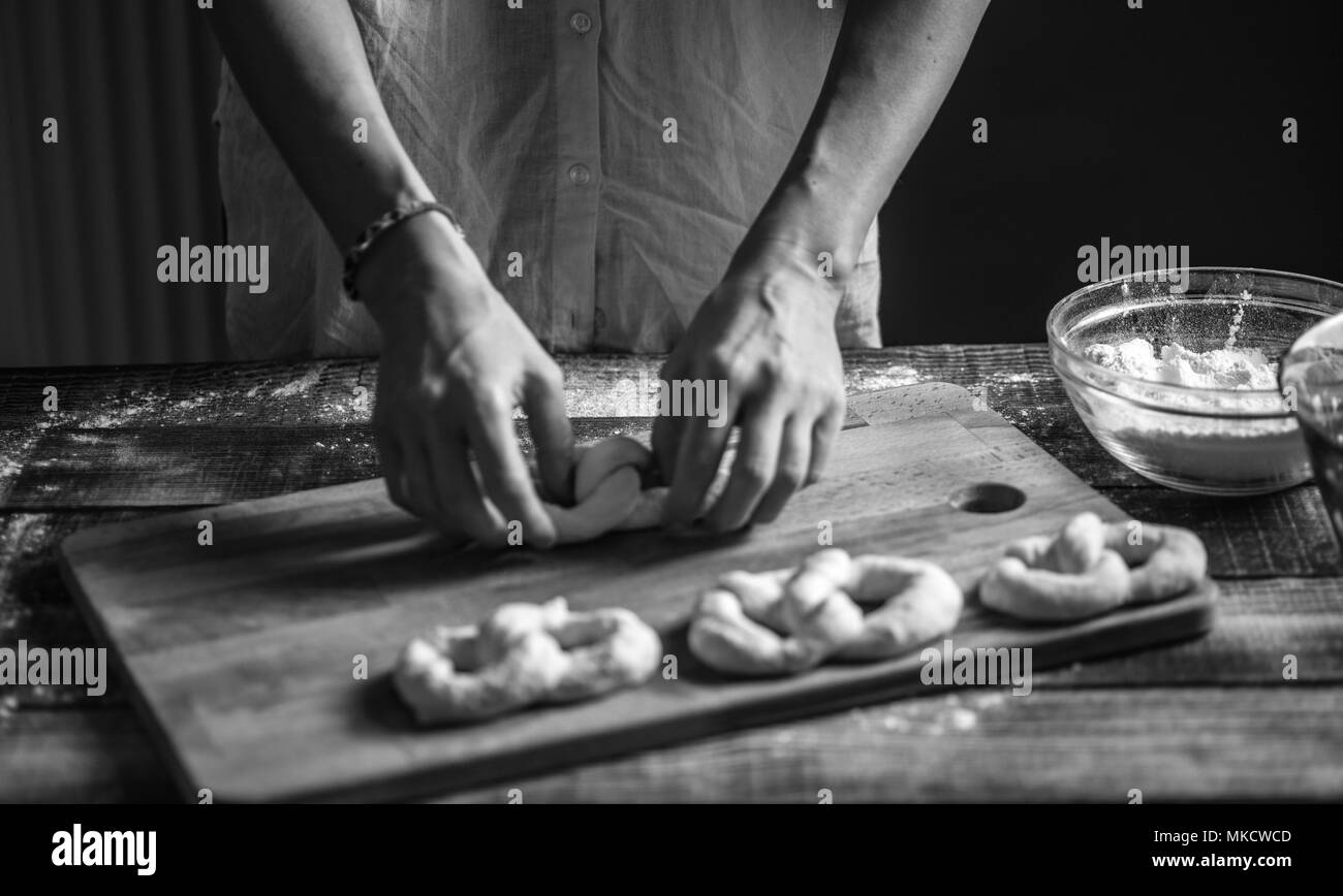 Dainted la pâte par la femme sur la carte Banque D'Images