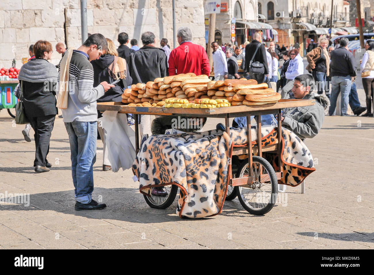 Les vendeurs de rue près de la porte de Jaffa, vieille ville, Jérusalem, Israël, Asie, Moyen Orient Banque D'Images