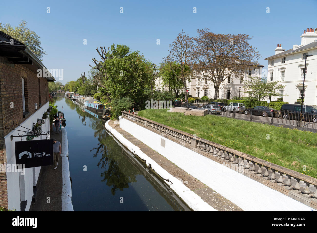 Paddington, London UK, 2018. La vieille Toll House maintenant occupé par le canal & River Trust sur le Canal Grand Union dans l'ouest de Londres. Banque D'Images