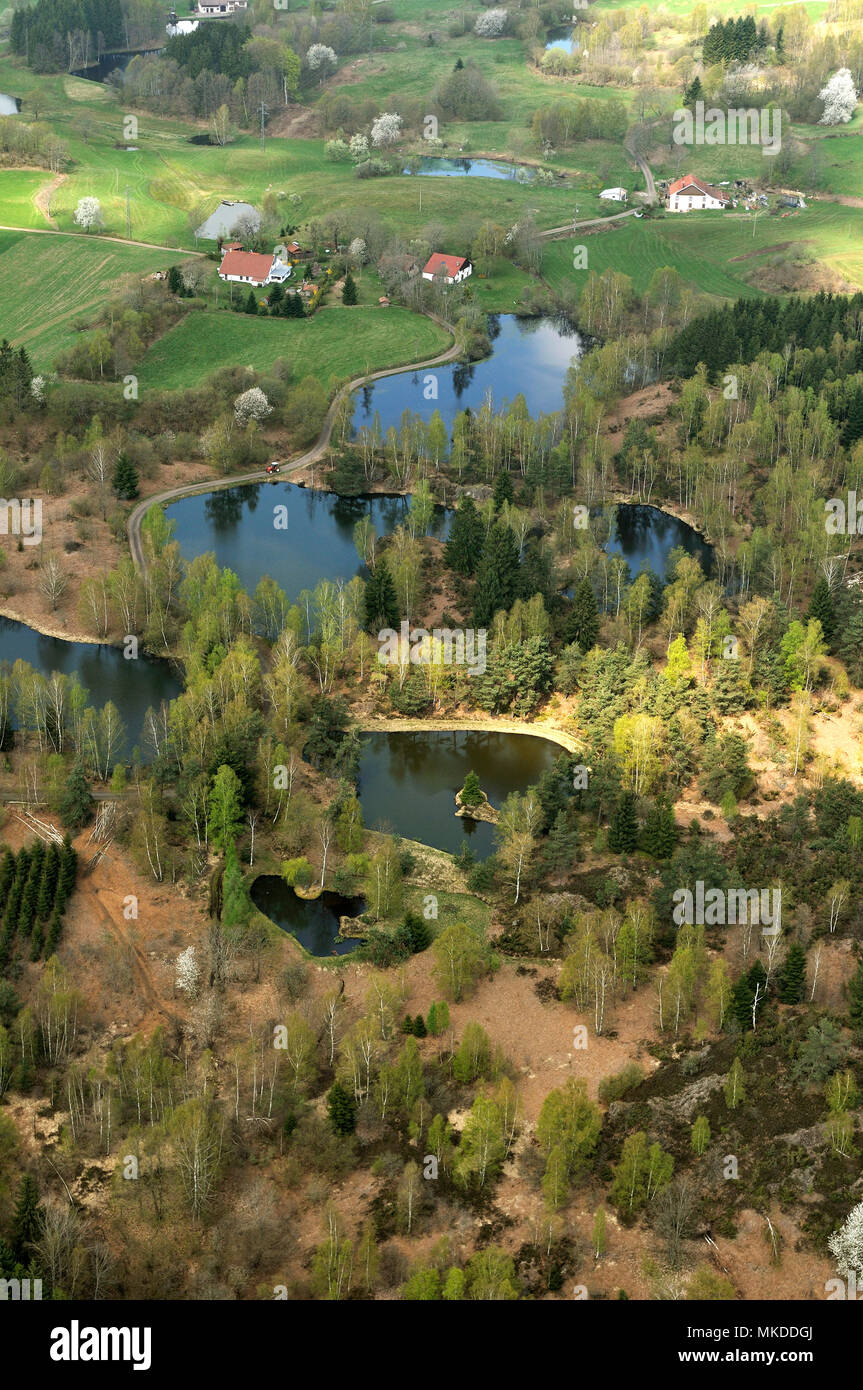 Les étangs et forêt (vue aérienne), à Beulotte Saint Laurent, le plateau  des Mille Etangs, la Haute Saône, France Photo Stock - Alamy