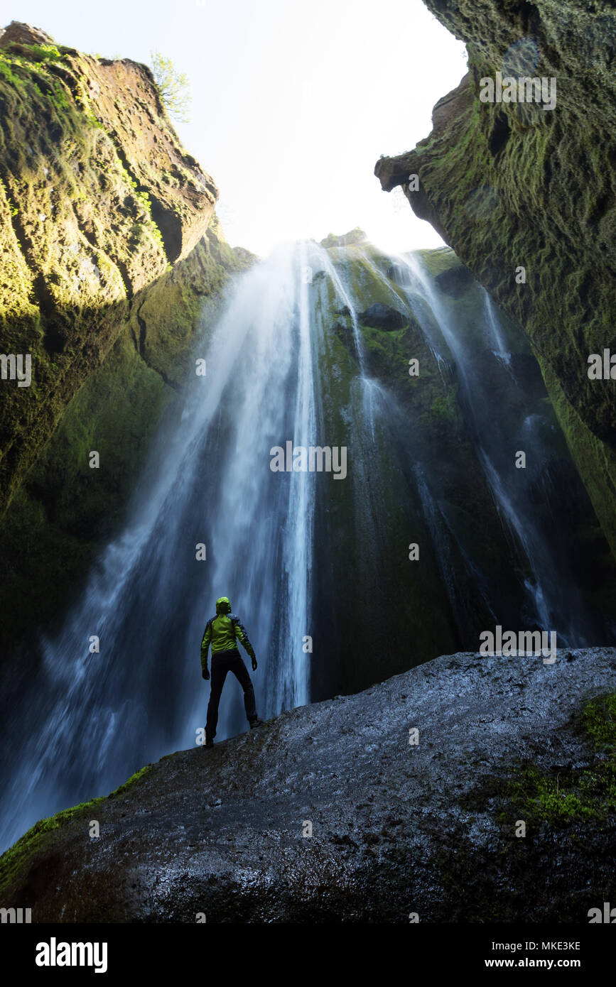 L'homme dans la grotte Banque D'Images