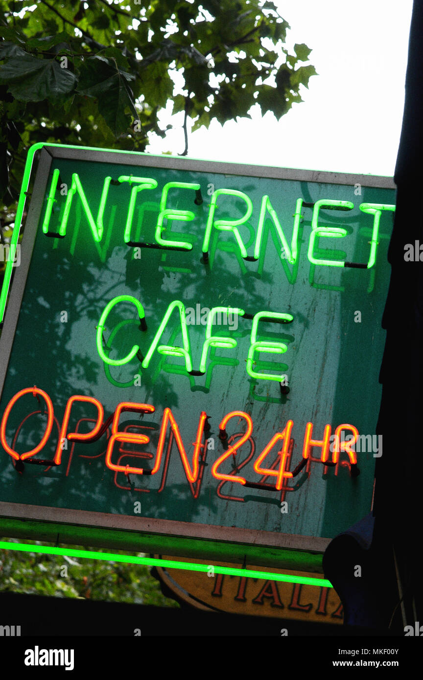 Un café internet ouvert 24 heures à Londres Banque D'Images