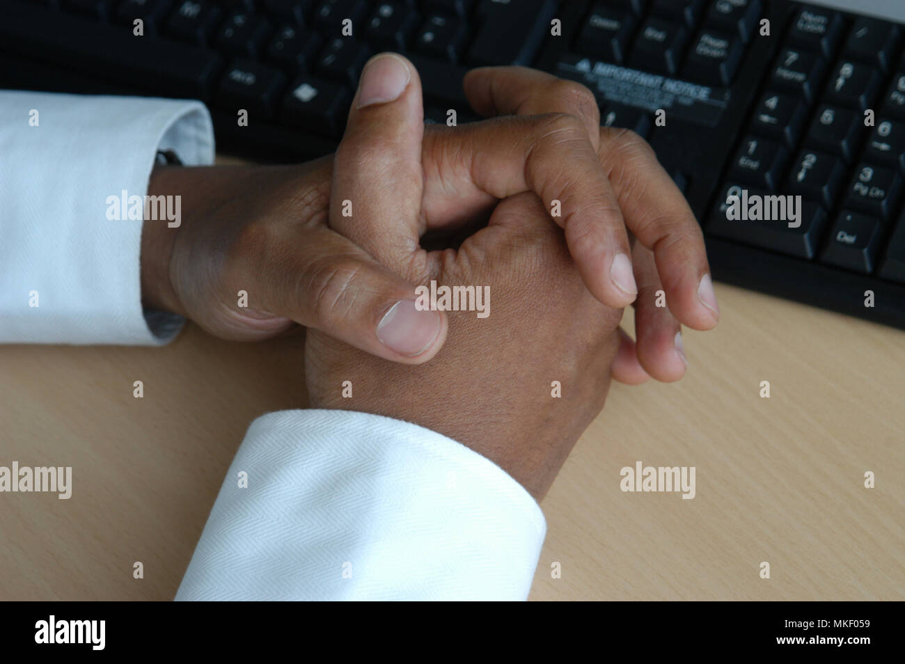 Close up of mans mains sur office 24 Banque D'Images
