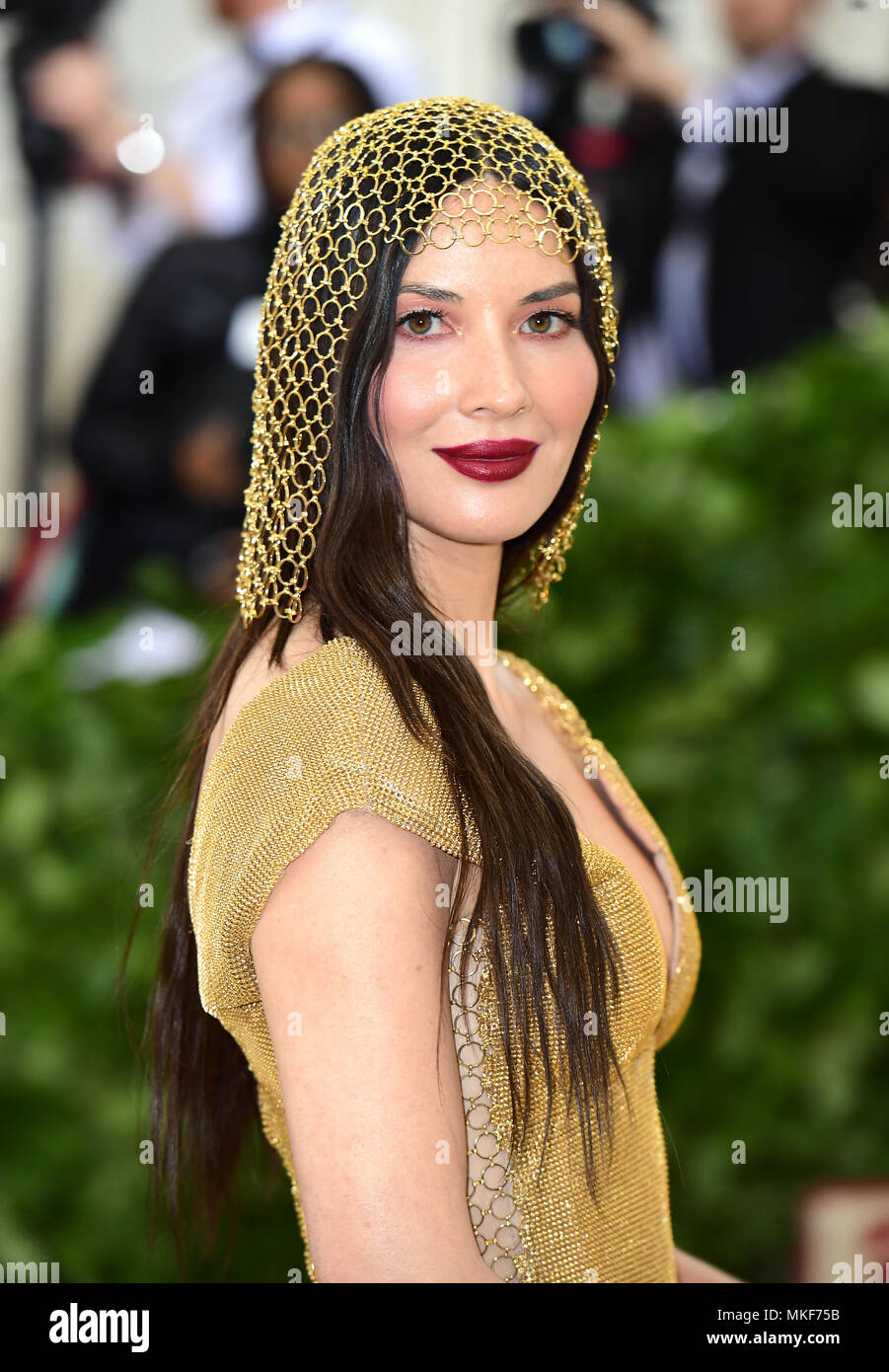 Olivia Munn fréquentant le Metropolitan Museum of Art Costume Institute Gala-bénéfice 2018 à New York, USA. Banque D'Images