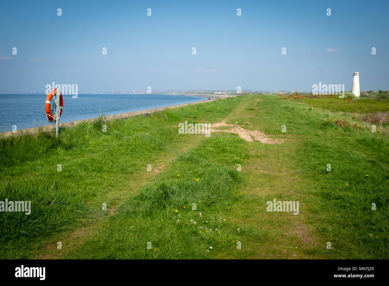 Meols plage près de Hoylake et New Brighton sur le Wirral dans Cheshire, à travers l'eau depuis Liverpool Banque D'Images