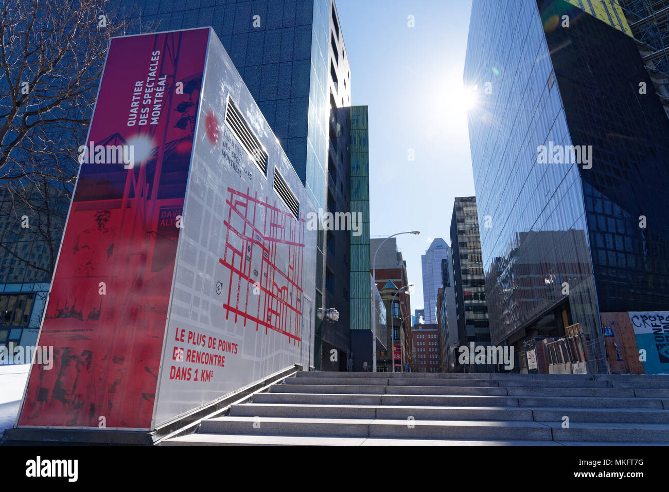 Une carte du Quartier des spectacles de Montréal (quartier des divertissements) peint sur l'unité de anaircon Banque D'Images