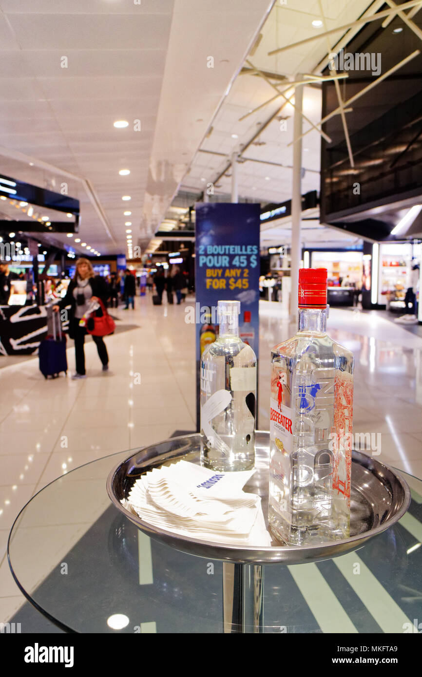 Le gin Beefeater à déguster dans la 'boucle' zone de shopping de l'aéroport Trudeau de Montréal Banque D'Images