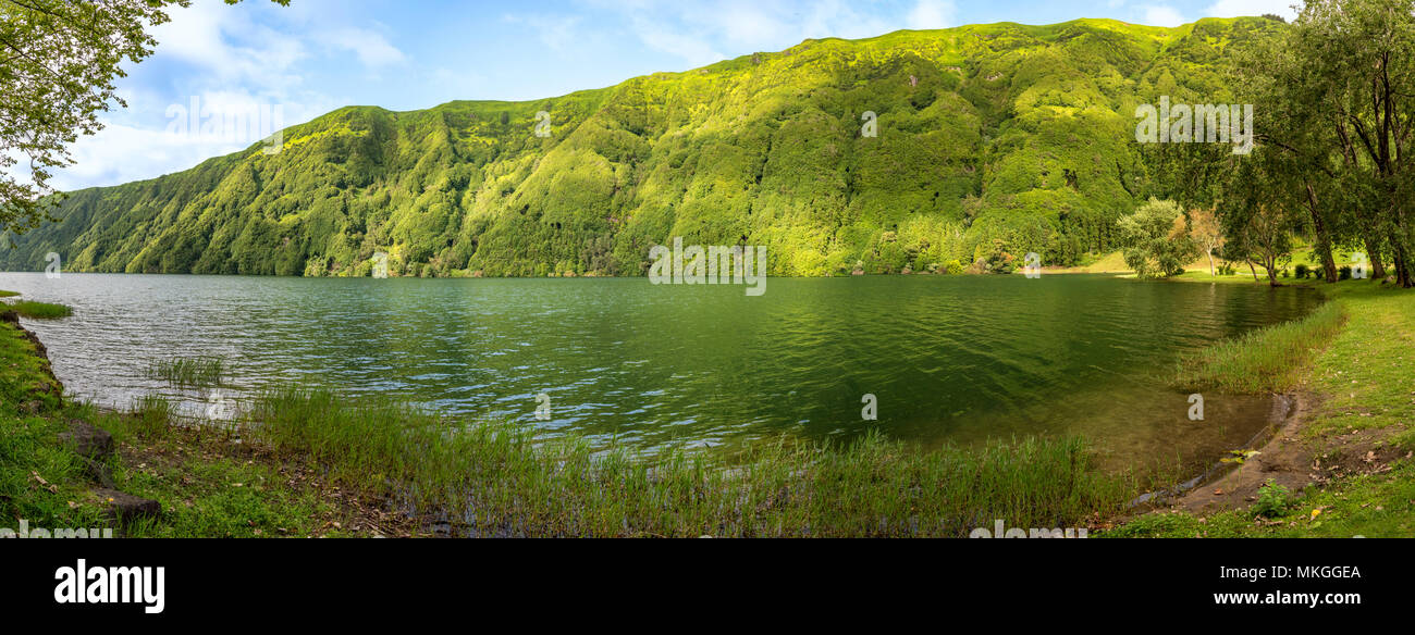 Lagoa Azul à Sete Cidades sur l'île de Sao Miguel aux Açores, Portugal Banque D'Images