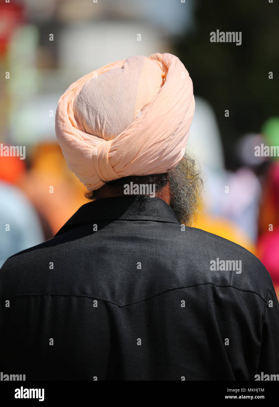 Hauts homme sikh avec longue barbe et turban sur la tête Banque D'Images