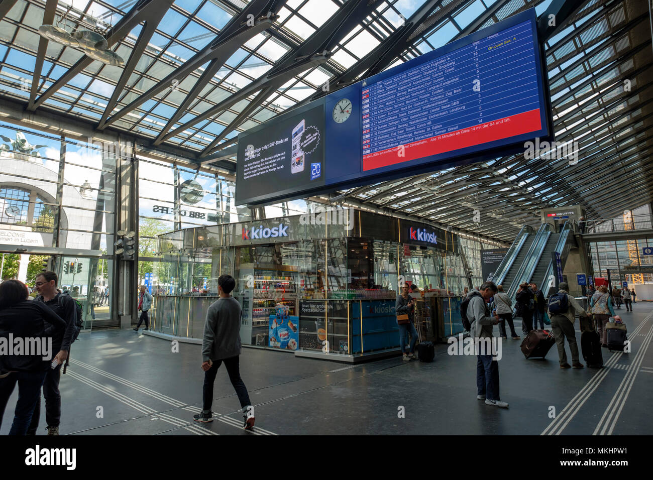 La gare Bahnhof Luzern Lucerne, Suisse, Europe Banque D'Images