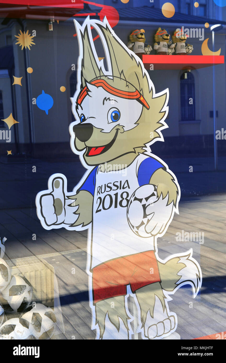 Moscou, Russie - le 08 mai : Zabivaka, symbole officiel de la Coupe du Monde de la FIFA 2018, dans la vitrine de Boutique officielle, Moscou, Russie le 8 mai 2018. Credit : Krasnevsky/Alamy Live News Banque D'Images