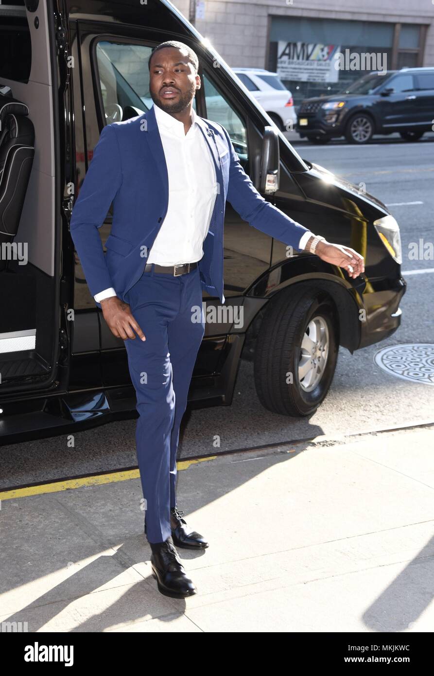 New York, NY, USA. 8 mai, 2018. Meek Mill, vu à CBS ce matin pour sa première interview en direct depuis sa sortie de prison. Dehors et environ pour la célébrité Candids - TUE, New York, NY Le 8 mai 2018. Credit : Derek Storm/Everett Collection/Alamy Live News Banque D'Images