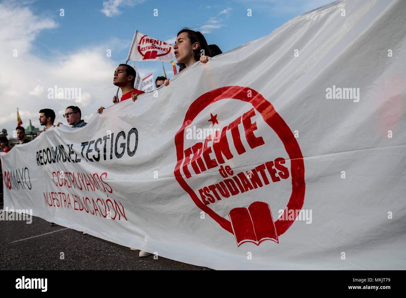 Madrid, Espagne. Le 08 mai, 2018. Les étudiants qui protestaient avec une bannière au cours d'une manifestation contre les coupes budgétaires dans l'éducation et contre le droit de l'éducation (LOMCE), à Madrid, Espagne. Credit : Marcos del Mazo/Alamy Live News Banque D'Images