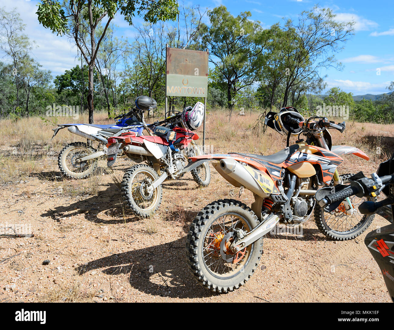 Des vélos de saleté à la ville fantôme de Maytown, Far North Queensland, Queensland, Australie, FNQ Banque D'Images