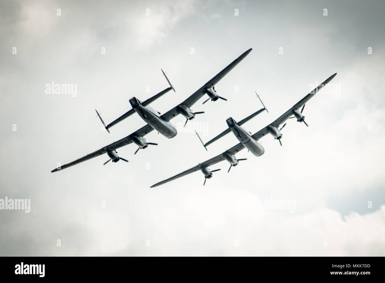 BBMF & Lancaster canadien pendant un meeting aérien à Clacton, Angleterre Banque D'Images