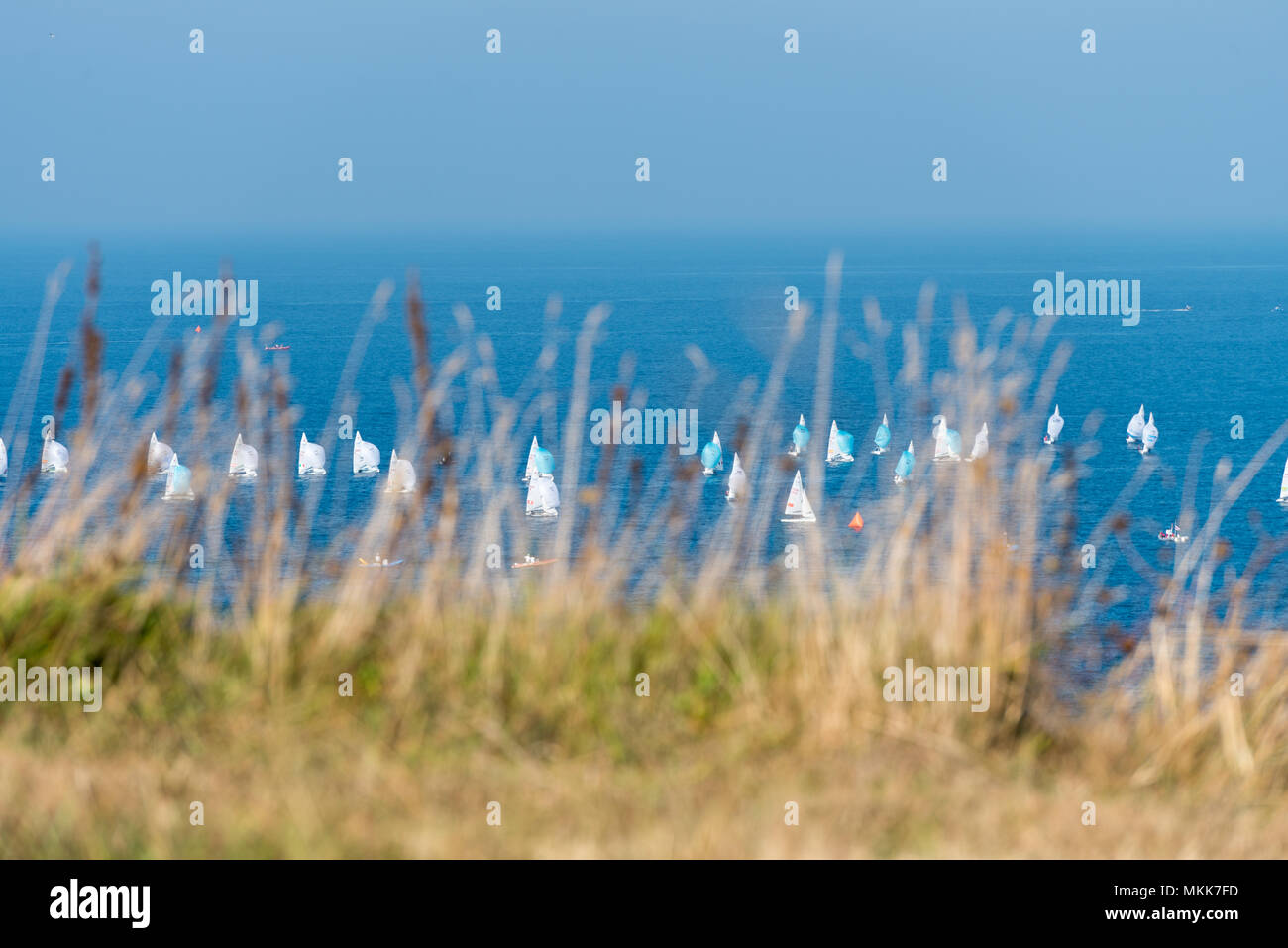 470 la concurrence des bateaux à voile près de Santander, Espagne Banque D'Images