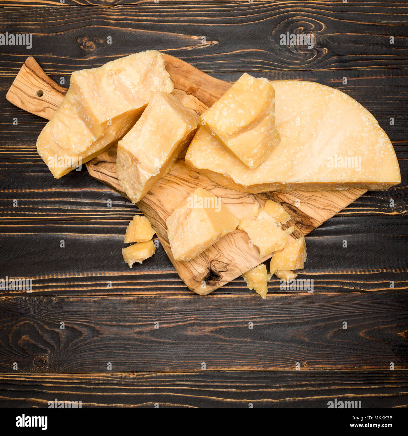 Morceaux de parmesan ou fromage parmigiano Banque D'Images