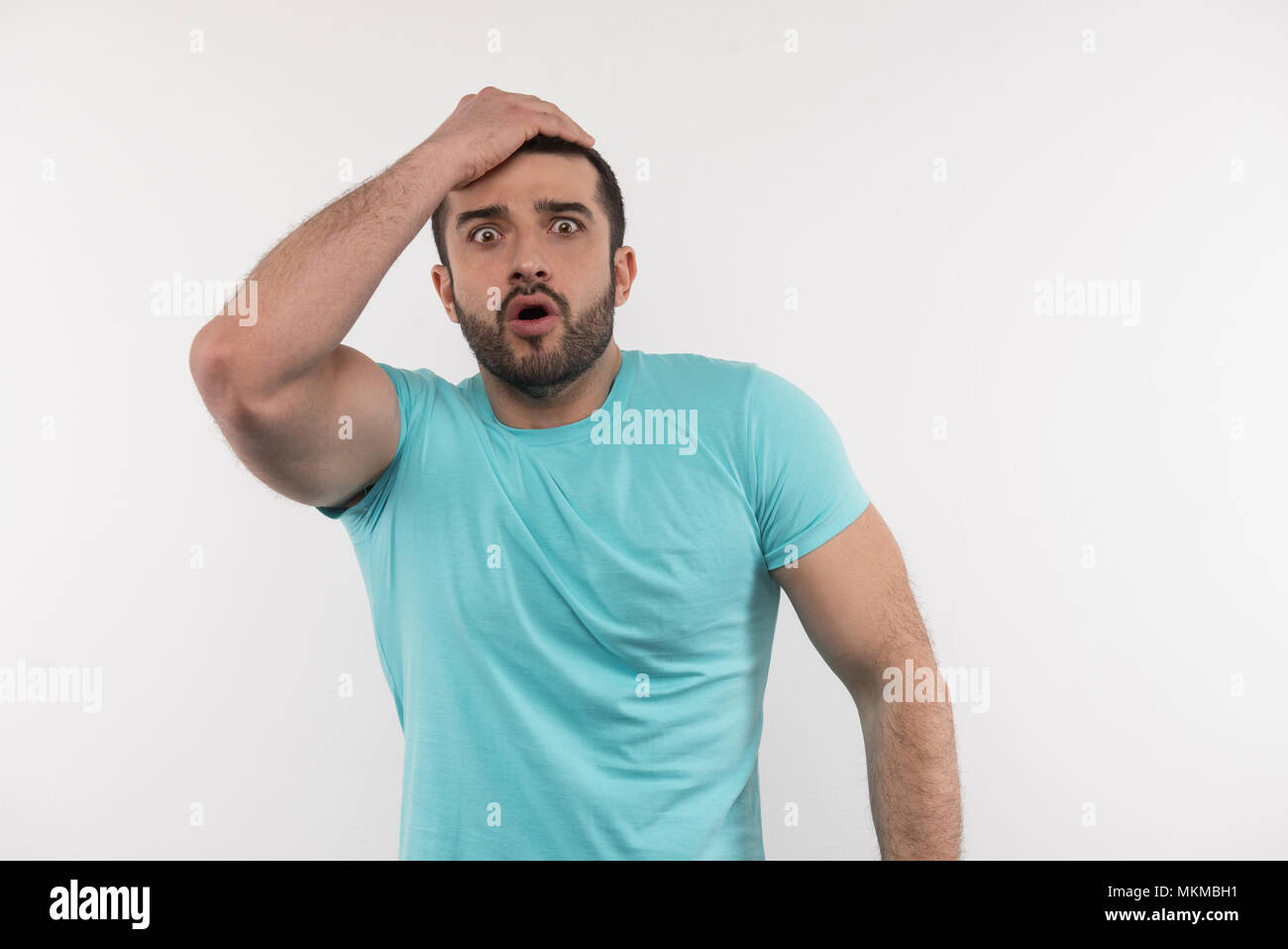 L'homme surpris Nice toucher sa tête Banque D'Images