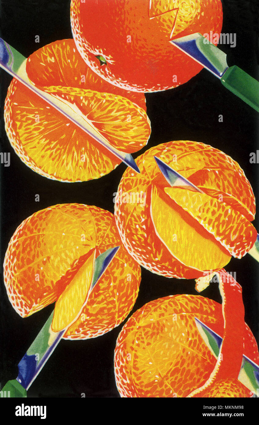 Couper les oranges par couteaux Banque D'Images