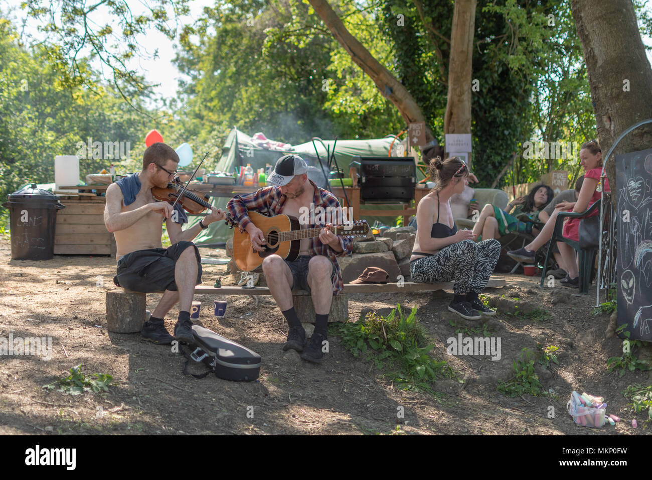 BATH, Royaume-Uni - 7 mai 2018 musiciens folk à jour mai Festival. Célébration de printemps traditionnelle maison de vacances à Somerset, Angleterre Banque D'Images