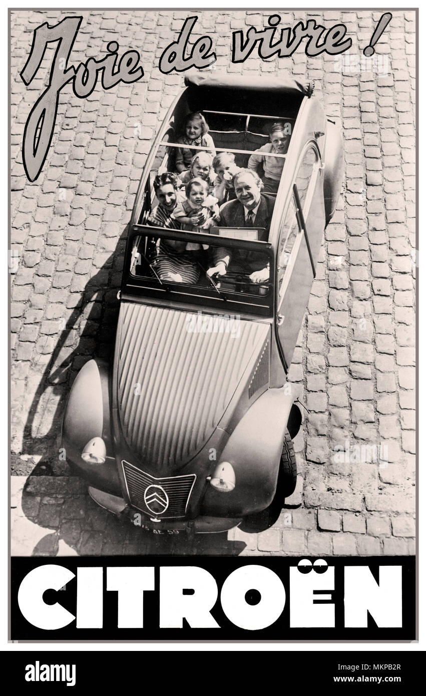 Citroën 2CV 1959 'deux chevaux' typique famille notable presse automobile française publicité 'joie de vivre' la joie de la vie... conception de voiture par Flaminio Bertoni: Banque D'Images
