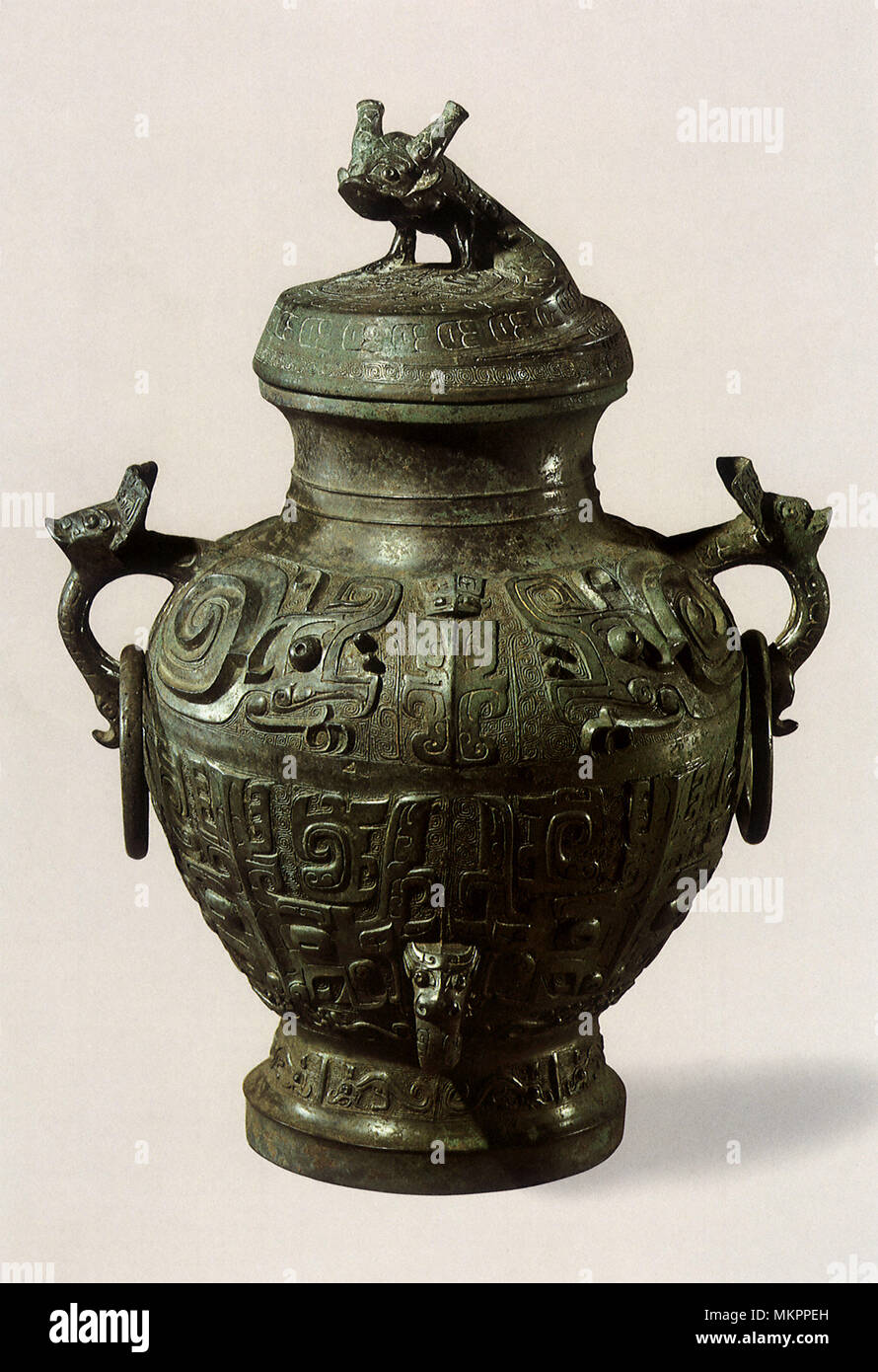 Urne avec couvercle et Motifs Dragon Banque D'Images