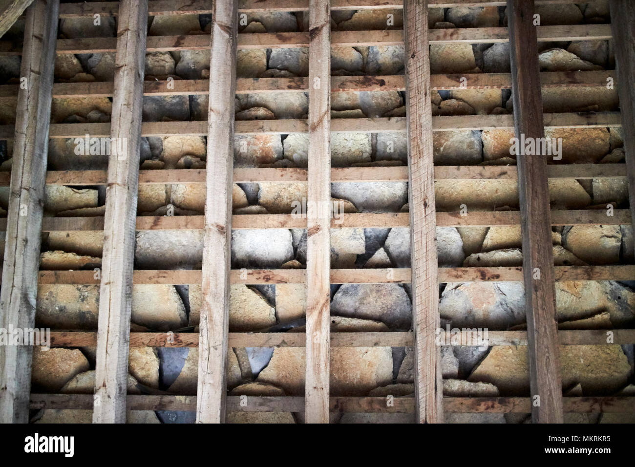 L'intérieur de toit en pierre de la grange à dîme village Lacock wiltshire england uk Banque D'Images