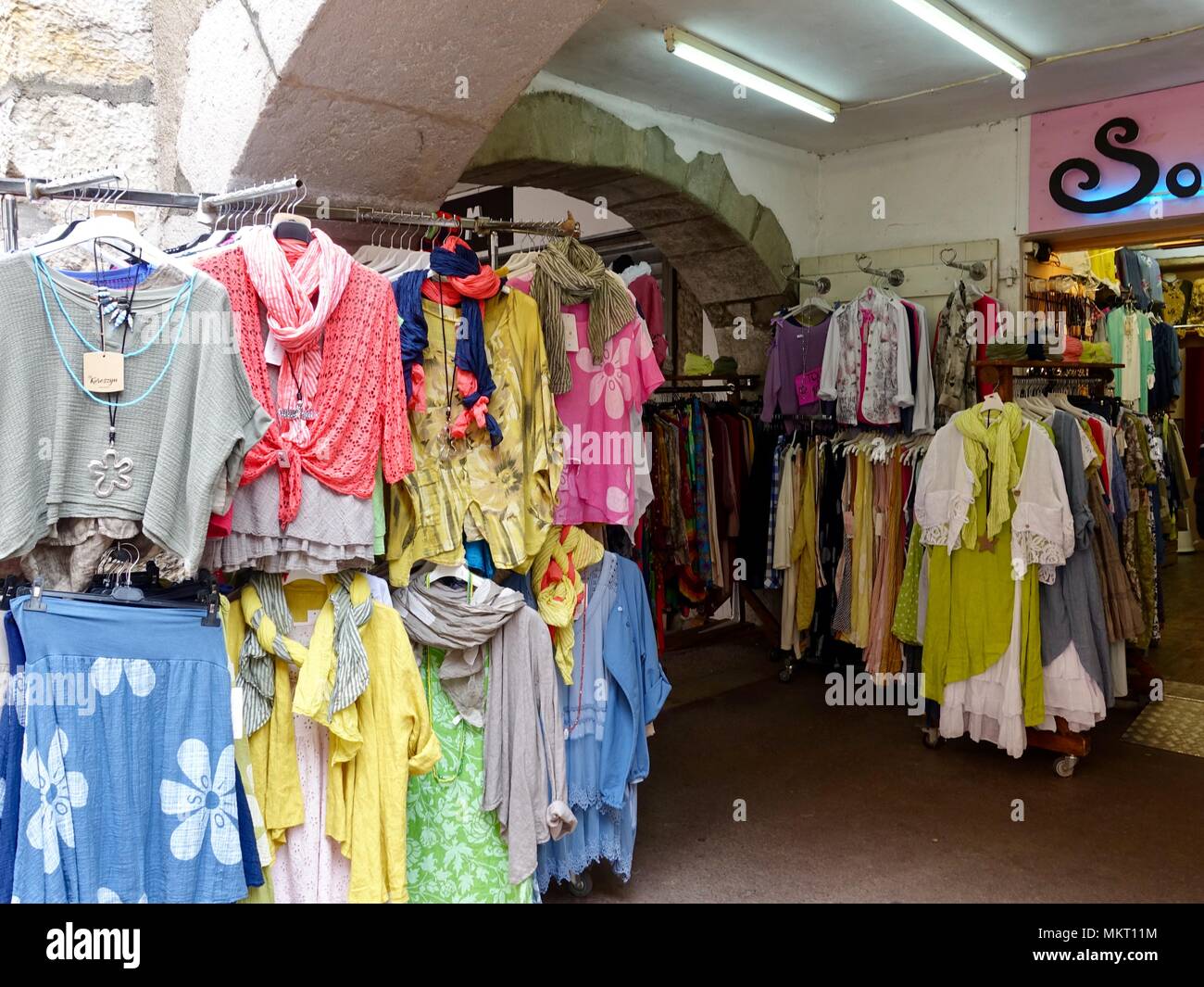 Boutique de vêtements pour femmes, de la vieille ville, Annecy, France  Photo Stock - Alamy