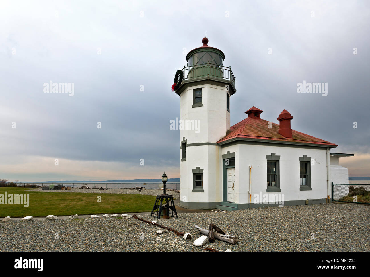 WA15349-00...WASHINGTON - Alki Point Lighthouse sur le Puget Sound à l'extrémité sud de la baie Elliott à West Seattle. Banque D'Images