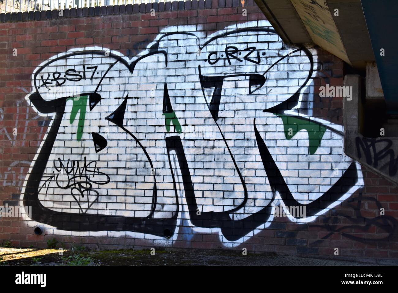 Graffiti Art ou la perception est tout, avons-nous besoin de plus ou moins, créatif ou destructeur. Banque D'Images