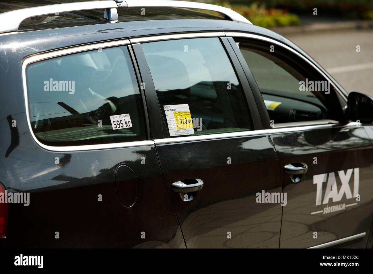 2012-08-30, Stockholm, Suède : un taxi juste devant l'entrée de la gare centrale. Le taxi coûte 720 SEK par rapport à un pr Banque D'Images