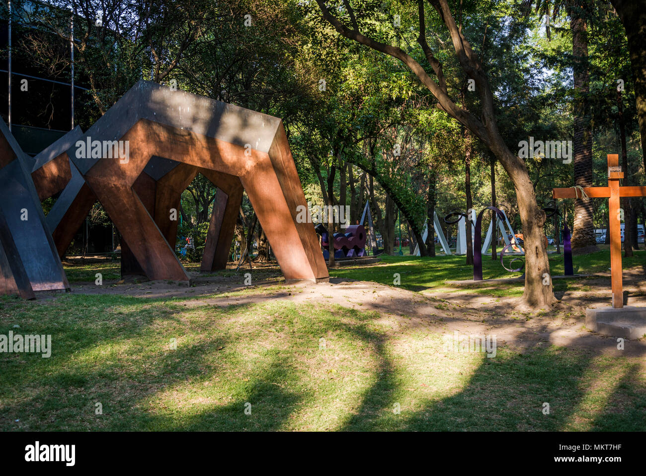 Musée d'Art Moderne, jardin de sculptures, le parc de Chapultepec, Mexico, Mexique Banque D'Images