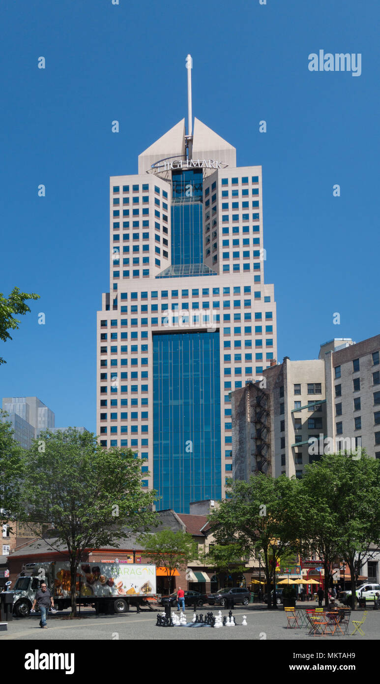 Une vue de Fifth Avenue Place, un bâtiment situé au centre-ville de Pittsburgh, Pennsylvanie, USA Banque D'Images