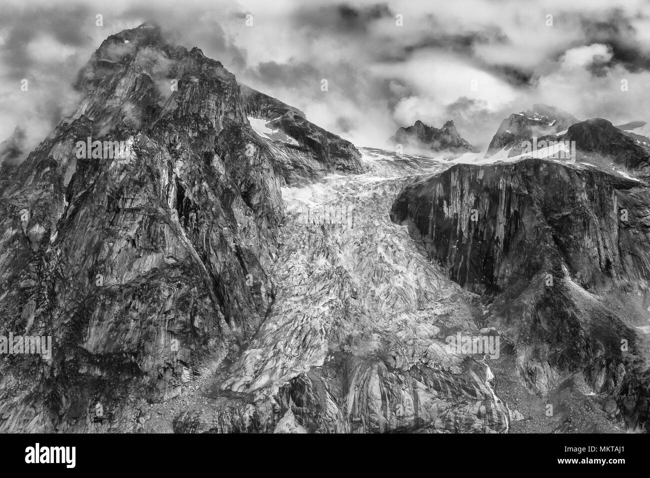 Photo aérienne spectaculaire du glacier suspendu dans Denali NP en Alaska Banque D'Images